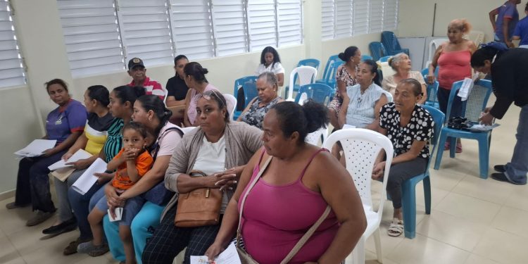 Supérate realiza jornada con familias beneficiarias en Santiago