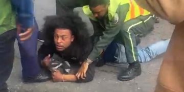 Motoconchista herido de bala durante enfrentamiento con agente de la DIGESETT en Santiago