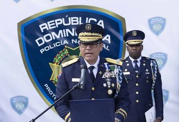 A dos meses de su designación, Abinader concede Orden al Mérito Militar a director de la PN