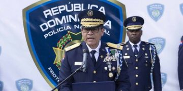 A dos meses de su designación, Abinader concede Orden al Mérito Militar a director de la PN