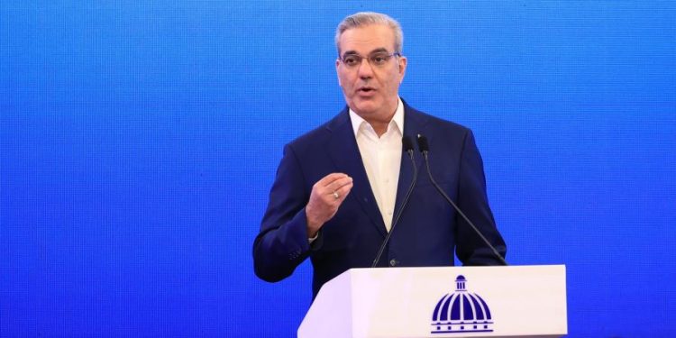 Abinader conserva respaldo político pese al deterioro de la percepción económica