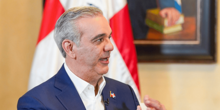Abinader describe a República Dominicana como un "oasis" económico en América Latina