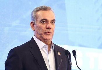 El presidente Abinader felicita al primer ministro de Antigua y Barbuda por su reelección