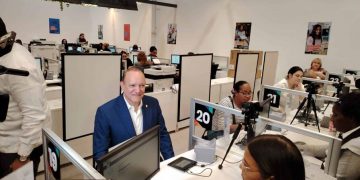Santiago inicia emisión del pasaporte electrónico en Punto GOB