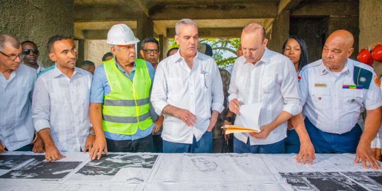 Presidente Luis Abinader supervisa avances del nuevo cuartel y la Escuela Regional Norte del Cuerpo de Bomberos de Santiago