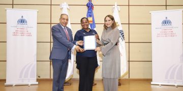 Supérate y Conape gradúan más de 200 personas cuidadoras de personas adultas mayores en el Gran Santo Domingo
