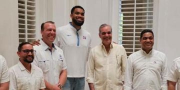 Abinader conversa por videollamada con Karl-Anthony Towns tras conquistar campeonato de la NBA