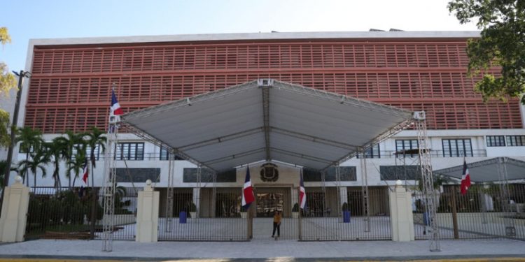 Gobierno enviará la próxima semana al Congreso Nacional propuestas de reforma fiscal