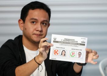 Fujimori lidera una ligera ventaja en el escrutinio presidencial en Perú