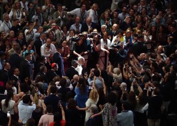 En su segundo día en España, el Papa se da un baño de multitudes