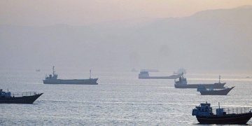 EEUU lanza nuevos ataques contra Irán, que responde con un cierre total de Ormuz