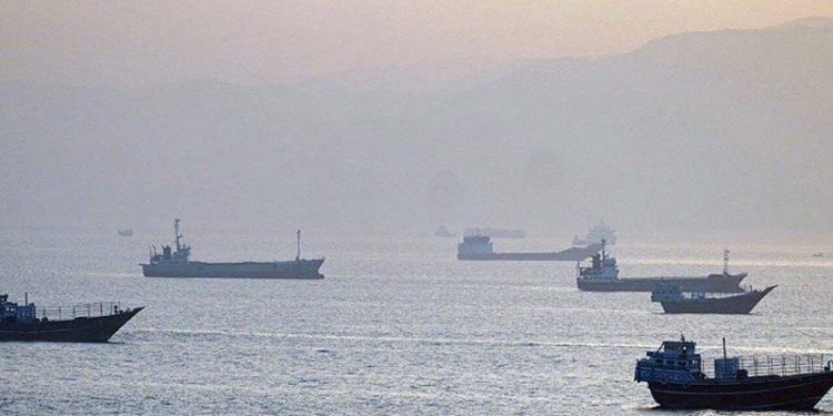 EEUU lanza nuevos ataques contra Irán, que responde con un cierre total de Ormuz