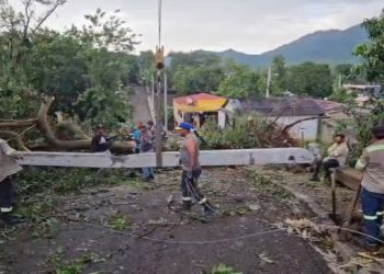 Fuertes vientos causan daños en Loma de Cabrera