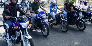 Estudio revela que solo un 2 % de los motociclistas del DN utiliza espejos retrovisores