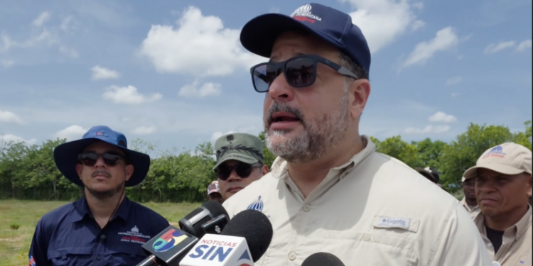 Haitianos intensifican la extracción de arena en un costado del Masacre