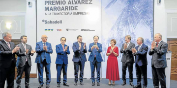 Pepín Corripio es condecorado en España por su trayectoria empresarial