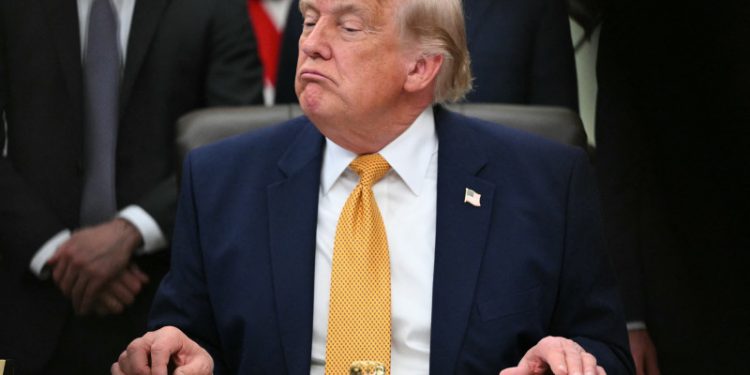 Trump propone subir en 570 dólares las tarifas para obtener la ciudadanía de EE.UU.