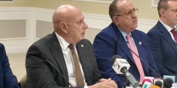 Legisladores discuten proyecto anticrisis con Magín Díaz; informe podría presentarse este miércoles