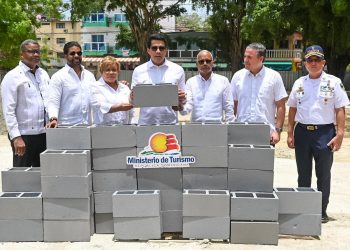 David Collado inicia malecón, plaza y parque en Boca Chica