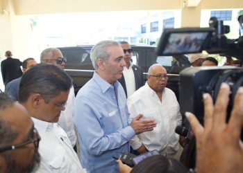 Presidente Abinader reafirma posición del Gobierno de mantener la cesantía y llama al consenso en la reforma laboral