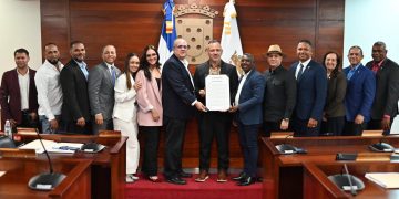 Ayuntamiento de Santiago reconoce a Cruzmonty como Hijo Distinguido por su trayectoria artística