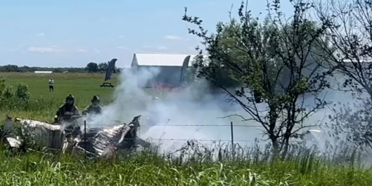 Mueren 12 personas en avioneta de una escuela de paracaidistas