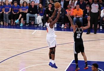 Knicks regresan de una desventaja de 29 puntos, vencen a Spurs y lideran 3-1 las Finales NBA