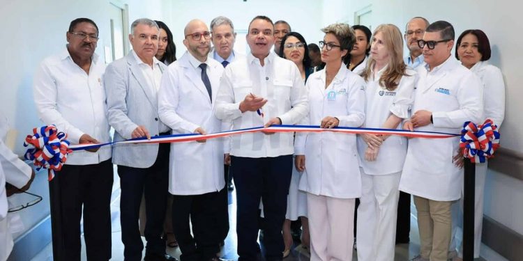 Operar bebés dentro del vientre materno ya será posible en la red pública de salud
