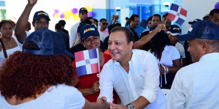 Abel apunta hacia unas primarias, mientras el PLD se concentra en “consulta popular”