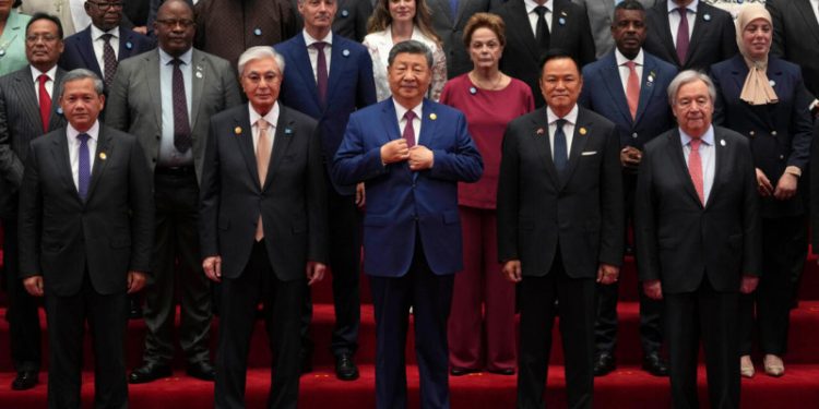 China plantea regular internacionalmente la IA ante el peligro "de pérdida de control"