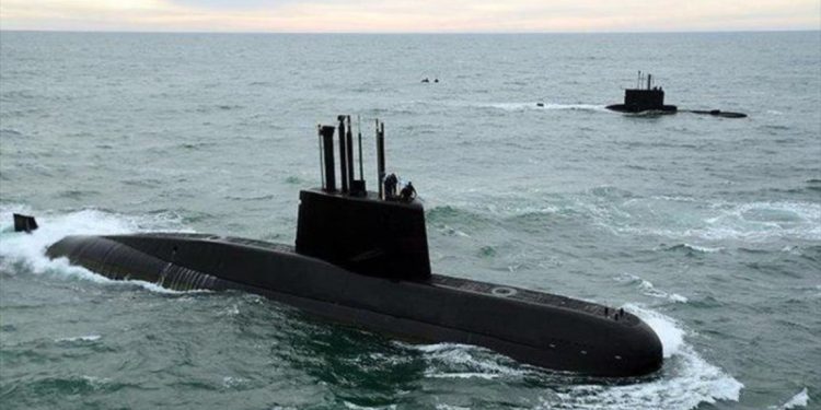 Justicia condena a oficial de la marina por naufragio de submarino