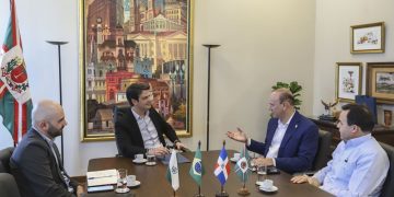 Santiago y Curitiba establecerán cooperación en municipalidad inteligente