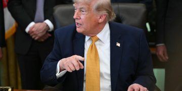 Trump promete que responderá con contundencia a los ataques iraníes: "Es nuestro turno"