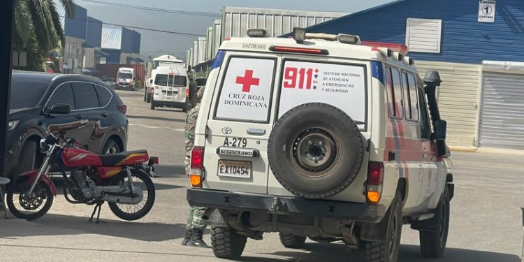 Incendio destruye nave de zona franca en Navarrete, un bombero resulta afectado