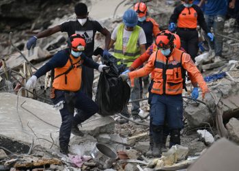 Aumentan a 4,930 los muertos por los terremotos del 24 junio en Venezuela