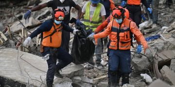 Aumentan a 4,930 los muertos por los terremotos del 24 junio en Venezuela