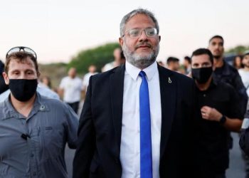Ministros marchan con colonos hacia Gaza