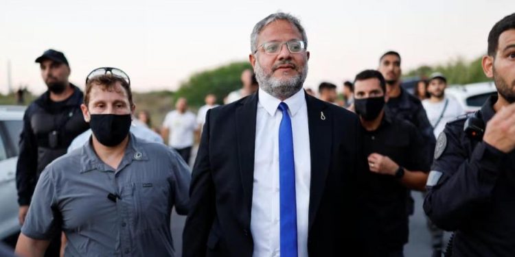 Ministros marchan con colonos hacia Gaza