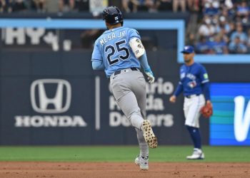 Los Rays conectaron 3 jonrones y Nick Martínez domina Azulejos