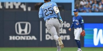 Los Rays conectaron 3 jonrones y Nick Martínez domina Azulejos