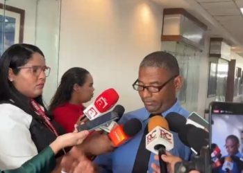 Padres alertan sobre riesgos de expandir bancas de juego cerca de escuelas