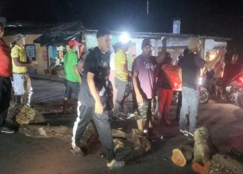 Policía dispersa con bombas lacrimógenas protesta en Ocoa por contra falla en servicio eléctrico
