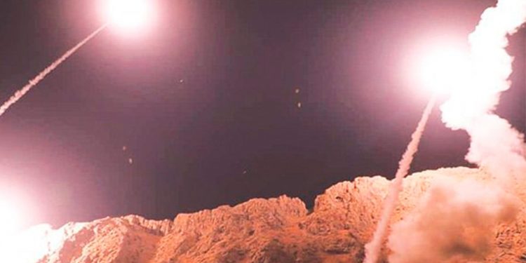 Irán extiende ataques a bases militares de los Estados Unidos