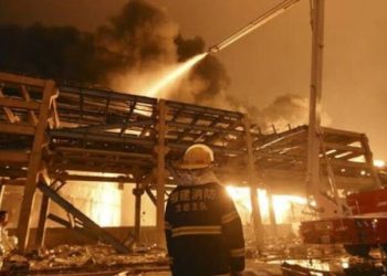 Incendio en una fábrica de calzado del sureste de China deja varios atrapados y víctimas