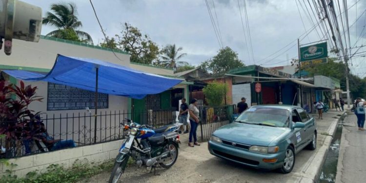 Joven es asesinado de una estocada por su pareja en Santiago