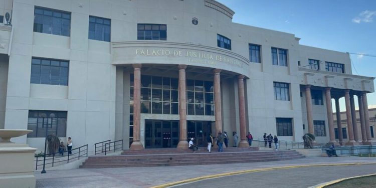 Dictan tres meses de prisión preventiva a acusado de matar a hombre en Villa González