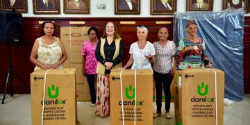 Gobernadora Rosa Santos fortalece apoyo a familias vulnerables con entrega de ayudas sociales