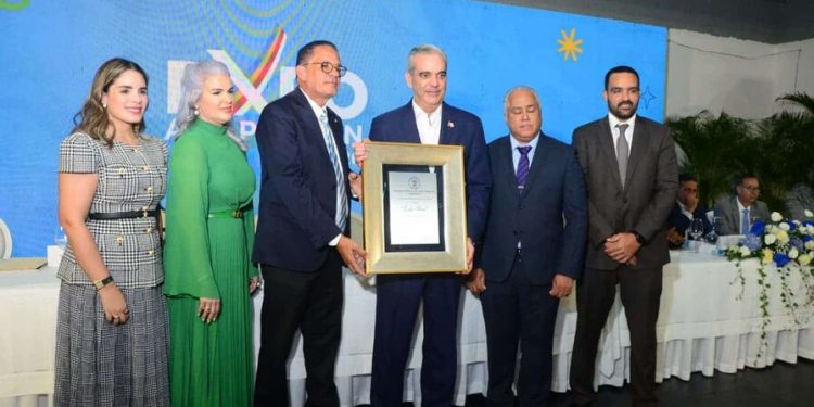 Presidente Abinader resalta retos del crecimiento económico durante apertura de la XXXV Expo Amaprosan 2026