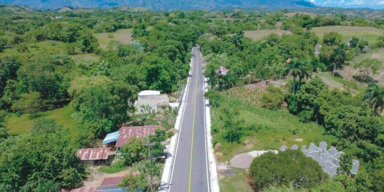 En el Cibao, Abinader inaugura el 9-1-1, carreteras y un centro UASD