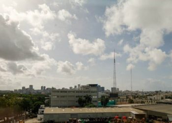 Polvo del Sahara y sistema anticiclónico mantendrán ambiente caluroso, informa Indomet